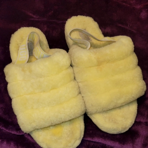 UGG Shoes - UGG Women's Fluffy Yellow Slippers Size 10 Pre Owned Good Condition